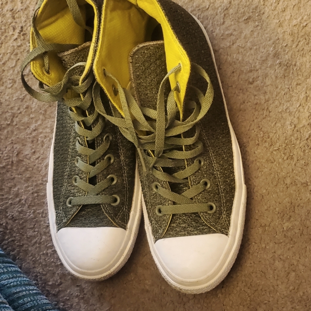Men's Size 10 Chuck Taylors